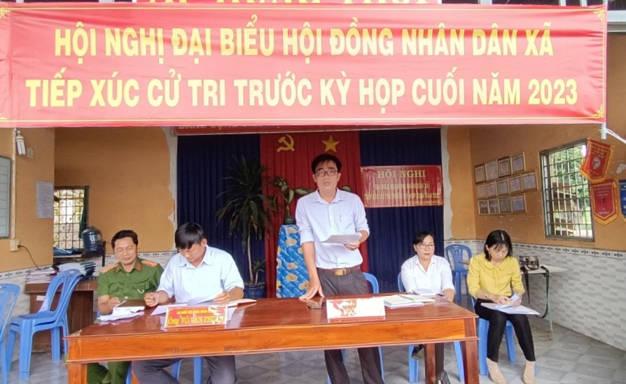 Hội đồng nhân dân xã tiếp xúc cử tri trước kỳ họp