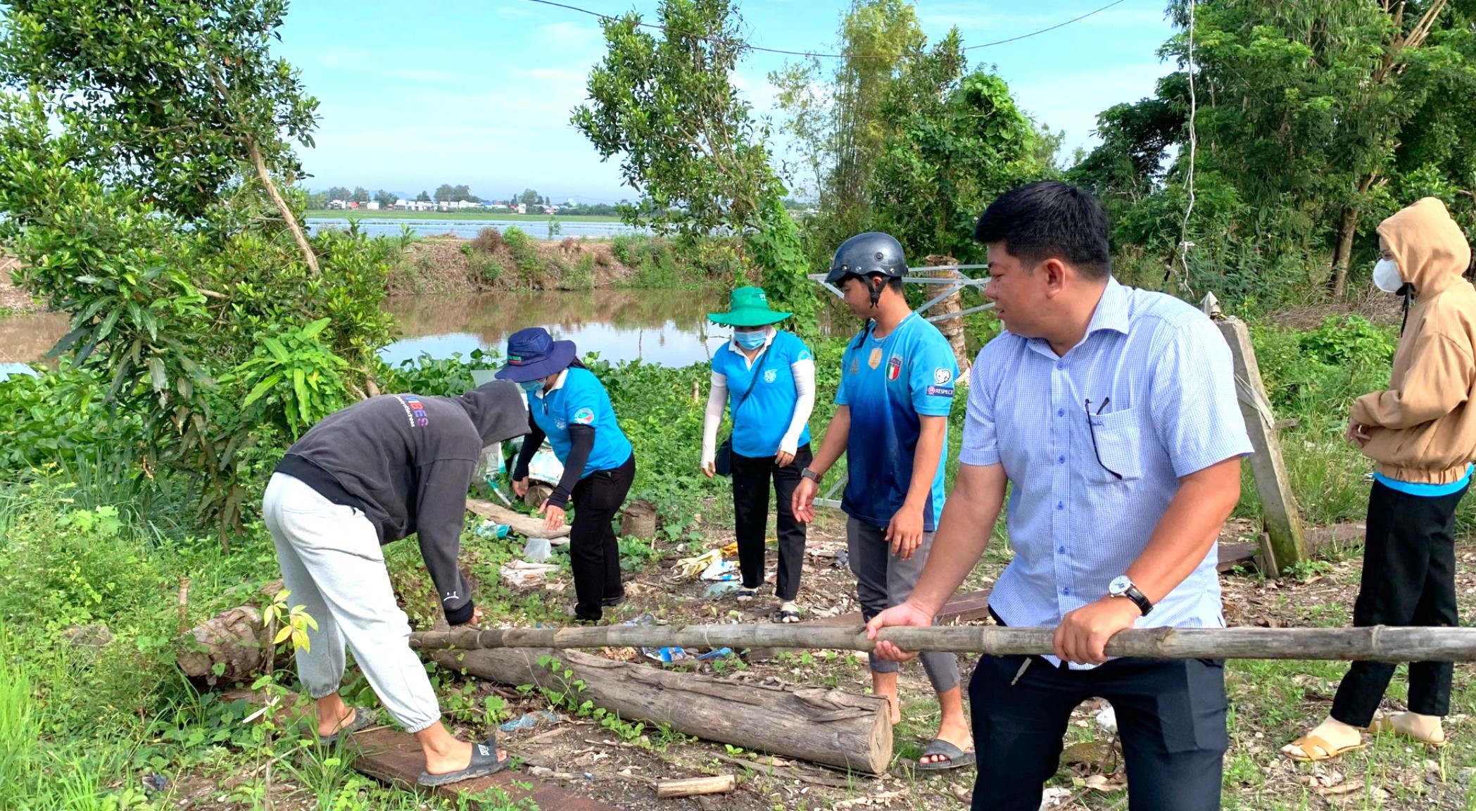 Hưởng ứng chiến dịch làm cho thế giới sạch hơn